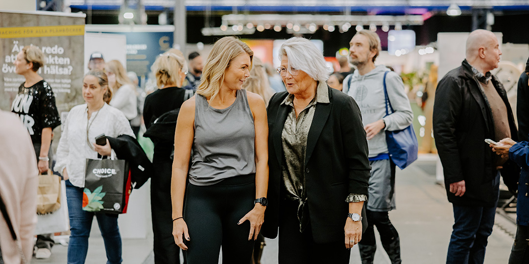 Webbinarium_puff Fitness24sevens skylt ovanför Hall B